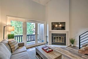 Contemporary Family Condo by Pineview Reservoir!