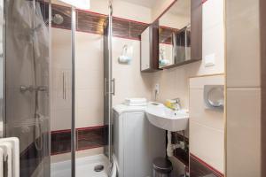 Włochy Ratusz Lovely Apartment by BookingHost