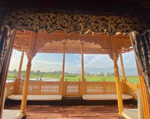 Green Paradise Houseboat - Centrally Heated