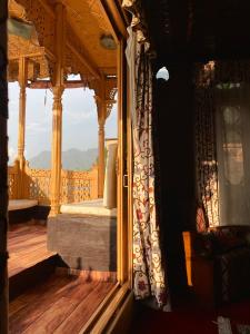 Green Paradise Houseboat - Centrally Heated