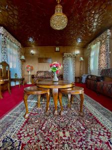 Green Paradise Houseboat - Centrally Heated