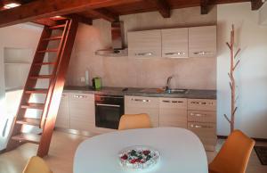 Wisteria House - Holiday Apartment