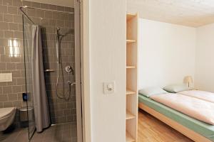 Single Room with Shower room in St. Moritz Youth Hostel