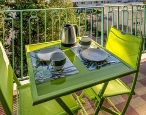 Appartements Centre, deux pieces, calme, terrasse plein sud : Appartement - Vue sur Jardin