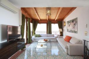 Luxury Villa Taormina city center, terrace with views