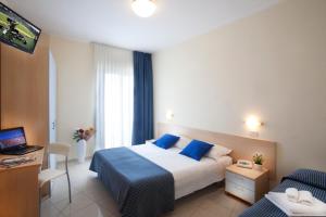 Quadruple Room with Sea View room in Hotel Fantasy
