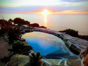 Maisons de vacances Maison de charme avec piscine et jacuzzi : photos des chambres