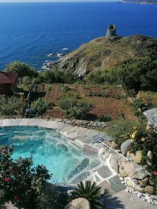 Maisons de vacances Maison de charme avec piscine et jacuzzi : photos des chambres