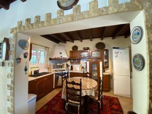 Manos’ Traditional Maisonette