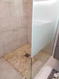 Appartements Appartement les pieds dans l'eau 300 m plage - 2 piscines : photos des chambres