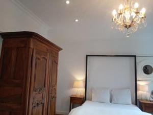 B&B / Chambres d'hotes Suite Petite -Nice - 4 SAISONS - Piscine Chauffee Toute l'annee -SPA- JACUZZI -MASSAGE- SAUNA - POOL VIEW- Heated Pool 800m city centre Nyons : photos des chambres