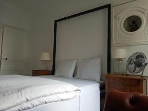 B&B / Chambres d'hotes Suite Petite -Nice - 4 SAISONS - Piscine Chauffee Toute l'annee -SPA- JACUZZI -MASSAGE- SAUNA - POOL VIEW- Heated Pool 800m city centre Nyons : photos des chambres