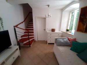 Luxury Stone House - Quiet Center!