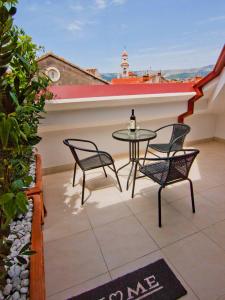 Laura Lux Suites 