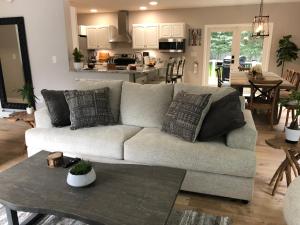 The Mighty Oaks Retreat,modern house Bar Harbor Acadia MDI