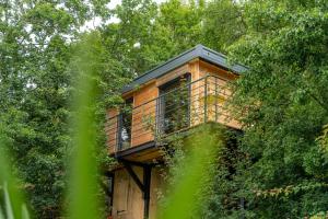 Maisons de vacances Le Moonloft insolite Tiny-House dans les arbres & 1 seance de sauna pour 2 avec vue panoramique : photos des chambres