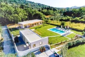 Kumquart Guesthouse, 20 people, private pool - Perlopsimades