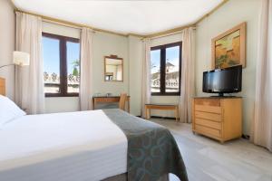 Double or Twin Room with Mosque View room in Eurostars Maimonides
