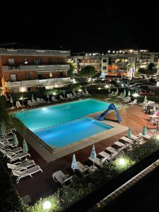 Taormina Mare Piscina Fondachello