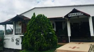 ALOJAMIENTO Familiar HECTRIGA - Hojas Anchas