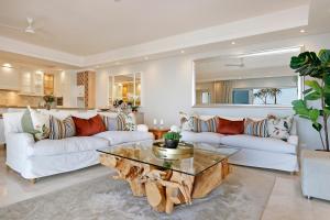 Sunset Bay Camps Bay - Villa with pool & sea views