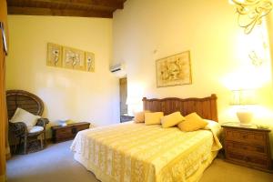 Casa Bruella - Walk to beach Pool WiFi and BBQ