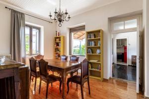 Mansion of 120 m2, with high ceilings and big yard