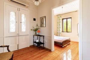 Mansion of 120 m2, with high ceilings and big yard