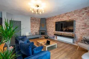 Craita Merelor The PLACE - Cetatenii