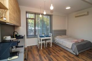 Exclusive Top Central Studio