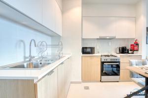 Community Living 2BR Close to Emirates Golf Club, Golf Views A, Madinat Al Mataar by Deluxe Holiday Homes