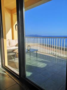 casa con terrazza fronte mare img7