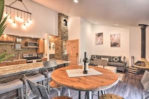 Estes Park Condo about 1 Mi to RMNP!