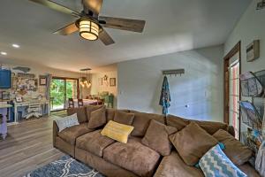 Updated Escape with Hot Tub 2 Mi to Sugar Mountain!