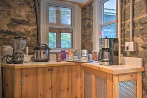 Lakefront Poconos Retreat with Hot Tub, Near Hiking!