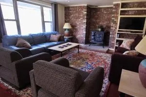 New! Lower Level Ranch Home - 10 mins to Town - Melrose