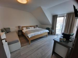 Penzion Zahrada nad řekou, restaurace a kavárna - PARKOVÁNÍ GRÁTIS