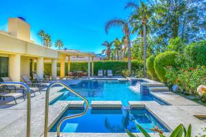 Alluring Palm Desert Retreat