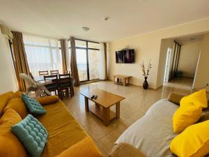 Dolce Vita sea view apartment