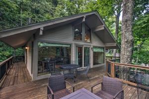 Cozy Hillside Hideaway in Wintergreen Resort!