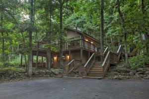 Cozy Hillside Hideaway in Wintergreen Resort!