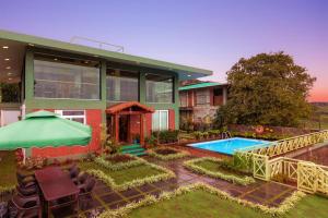 Status Villa by StayVista - Valleys view, Traditional-modern blend interiors, Private plunge pool & Gazebo