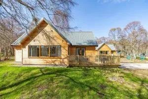 Thistle Lodge 20 with Hot Tub - Belladrum