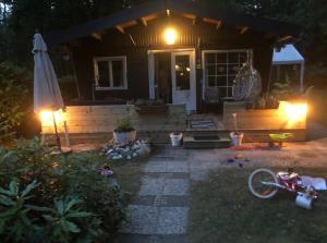 Nieuw vebouwd Vakantie Boshuisje Meibloempje