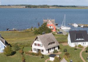 Ferienhaus Boddenblick und Kranich