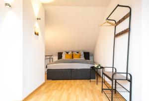 Blue Chili 99 - Großzügiges Loft WLAN Boxspringbett bis 4 Pers