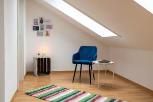 Blue Chili 99 - Großzügiges Loft WLAN Boxspringbett bis 4 Pers