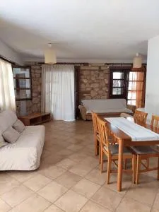 ELPIDA STONE HOUSE - Ormília