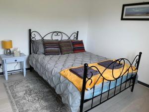 3 Bed House - Sleeps 5 - Pets - Parking - Wifi