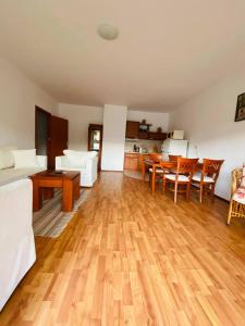 Bright and Comfortable Apartment in Joya Park